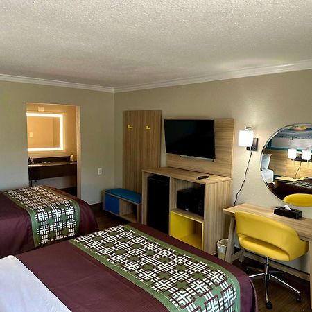 Days Inn By Wyndham Houston East Esterno foto
