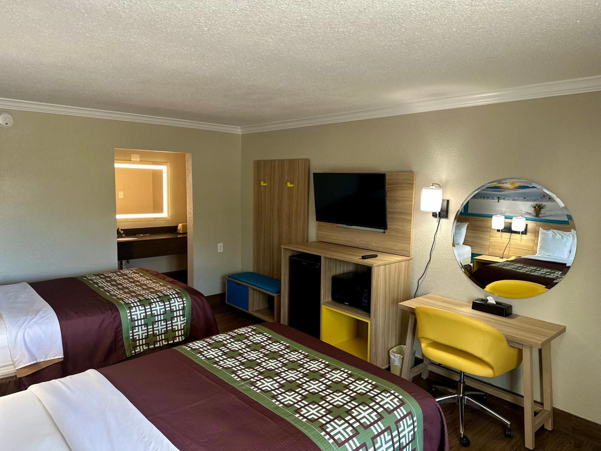 Days Inn By Wyndham Houston East Esterno foto