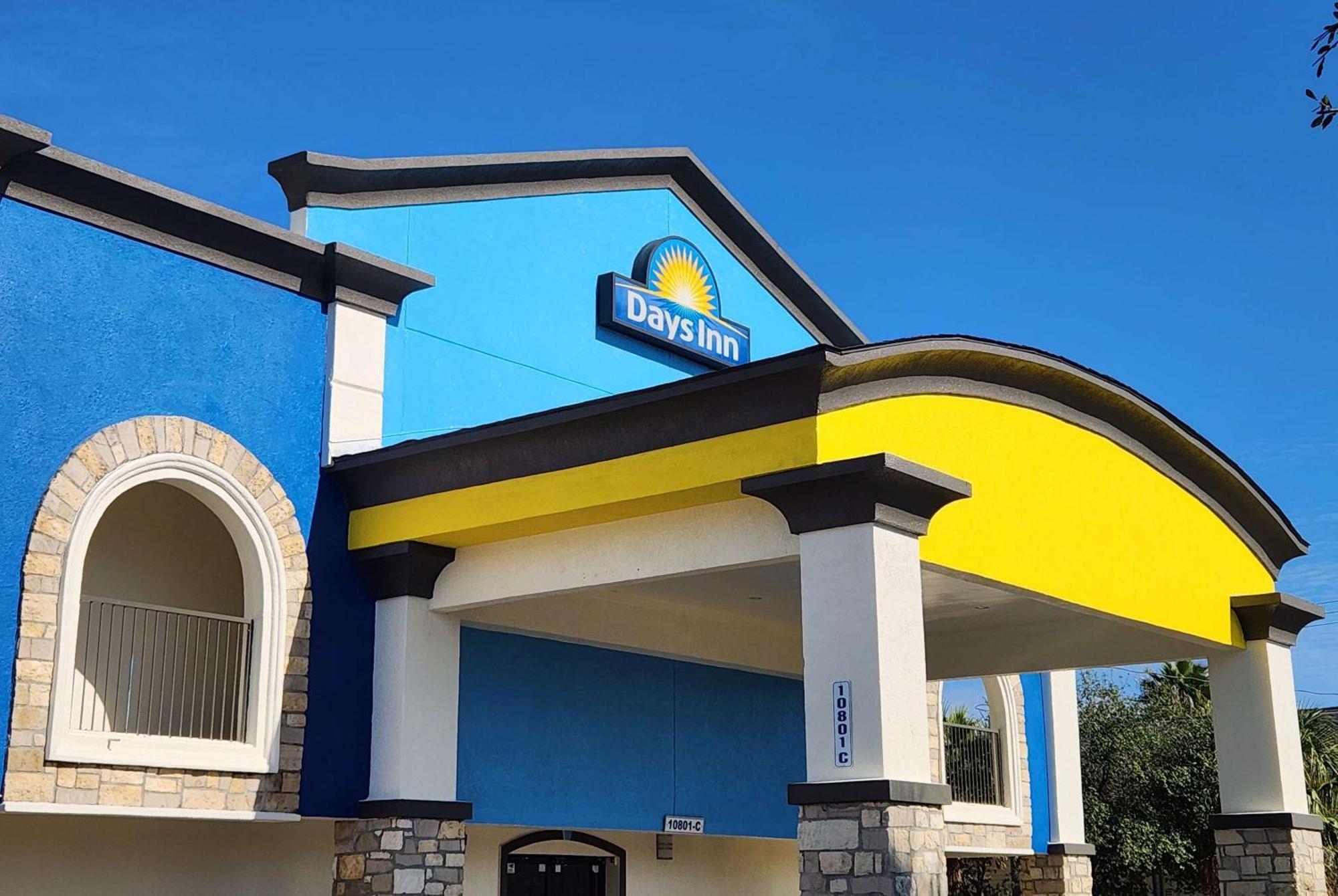 Days Inn By Wyndham Houston East Esterno foto