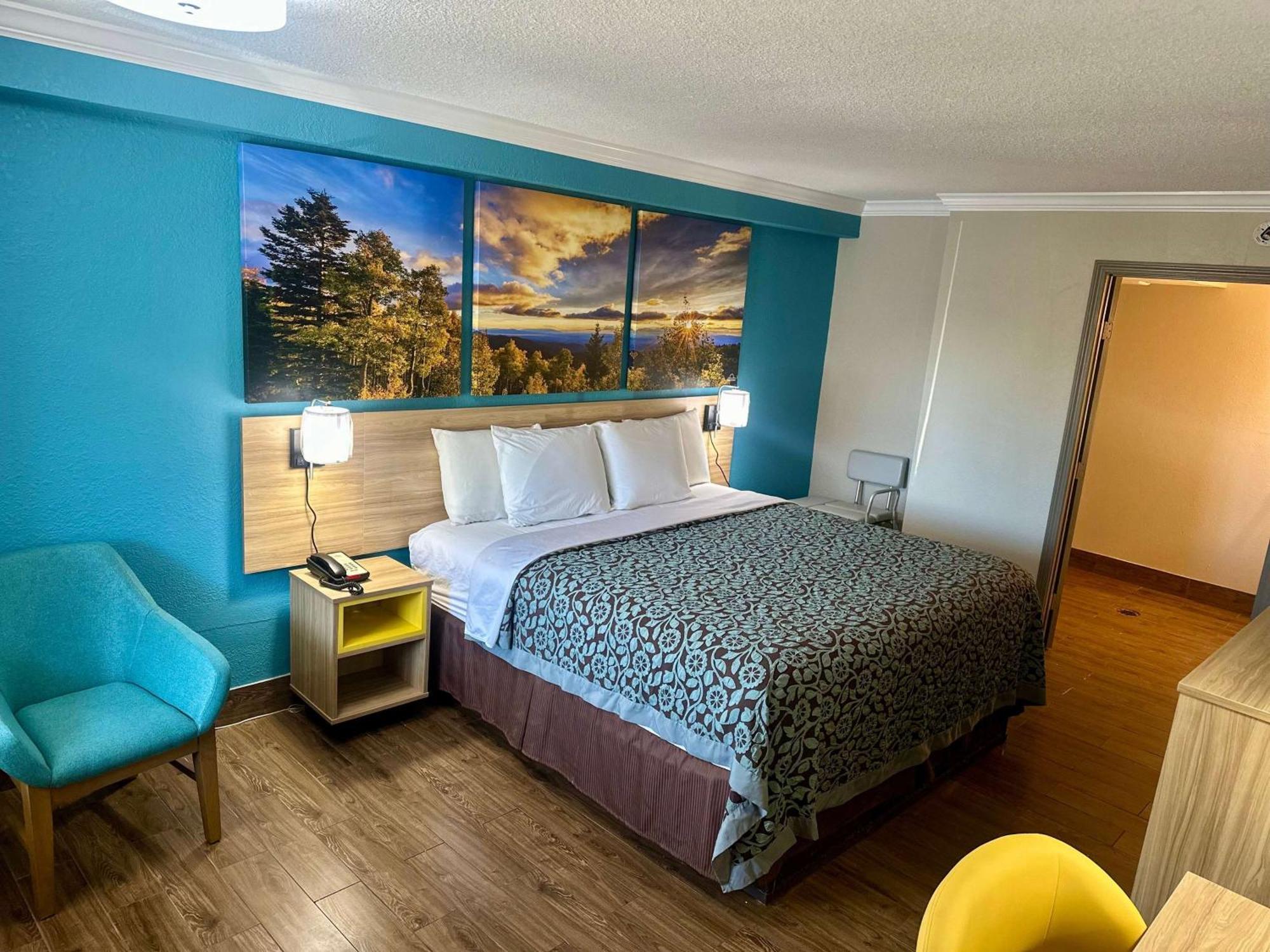 Days Inn By Wyndham Houston East Esterno foto